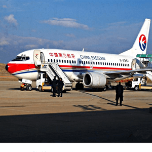 郑州新郑机场货运航空快运业稳步发展的原因是什么？